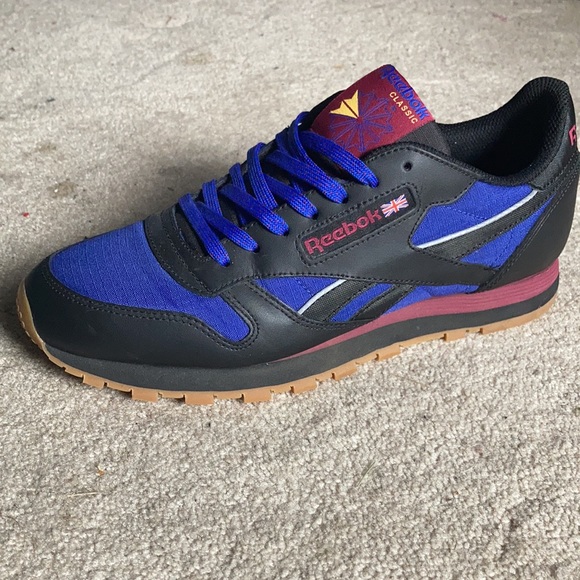 Classic Reebok’s size 9.5 men’s - Picture 2 of 4